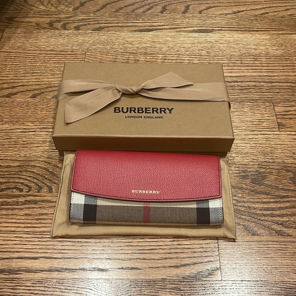 NEW Burberry Red Haymarket Check Continental Flap Wallet - Picture 1 of 9